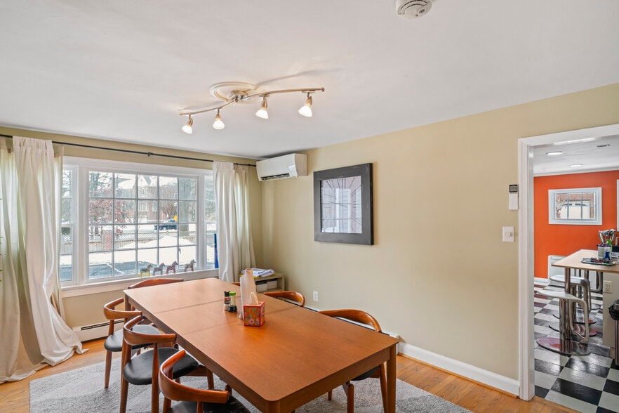 More Photos Of 4235 Chain Bridge Rd, Fairfax Office For Sale