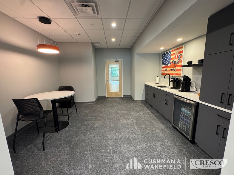 More Photos Of 29992 Lorain Rd, North Olmsted Office For Sale