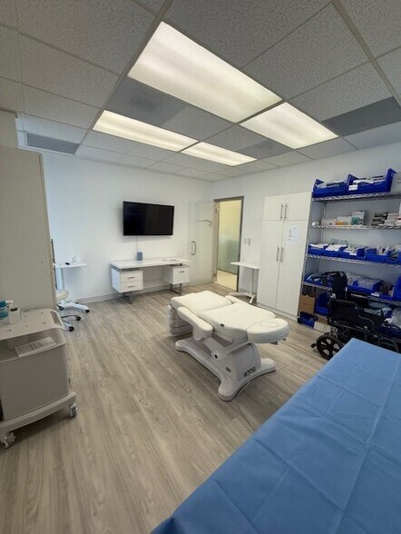 More Photos Of 881 Dover Dr, Newport Beach Medical For Lease