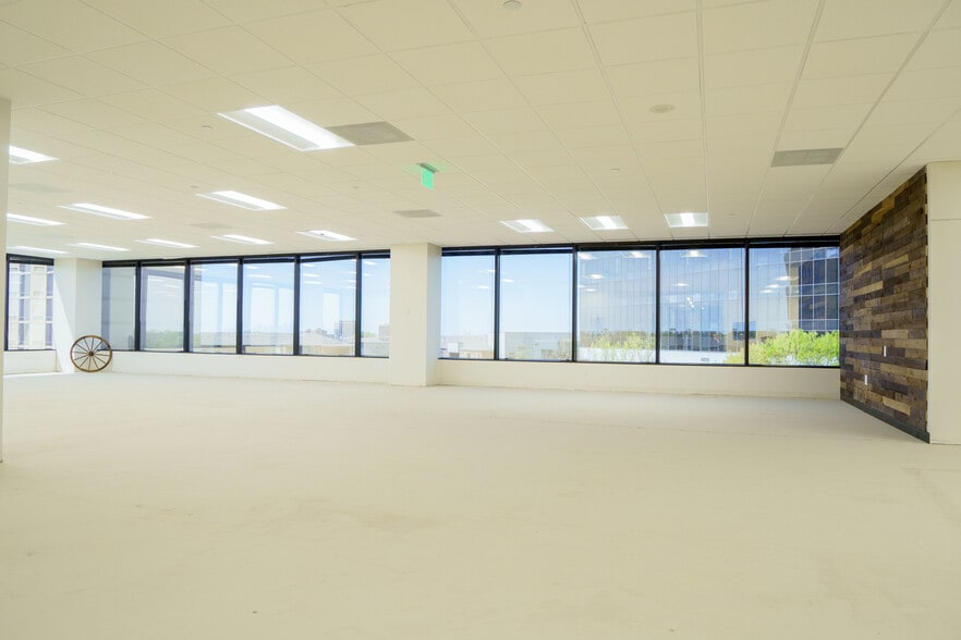 More Photos Of 4851 Lyndon B Johnson Fwy, Dallas Office For Lease