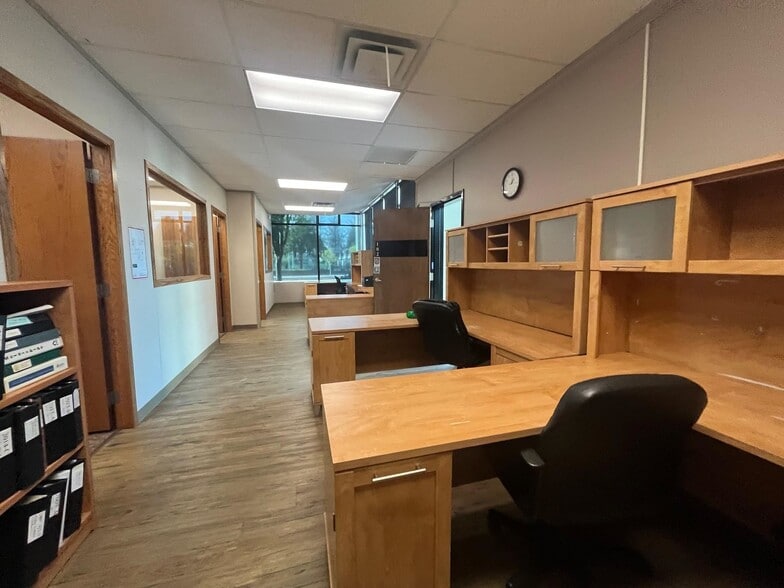 More Photos Of 9094 Young Rd, Chilliwack Office For Sale