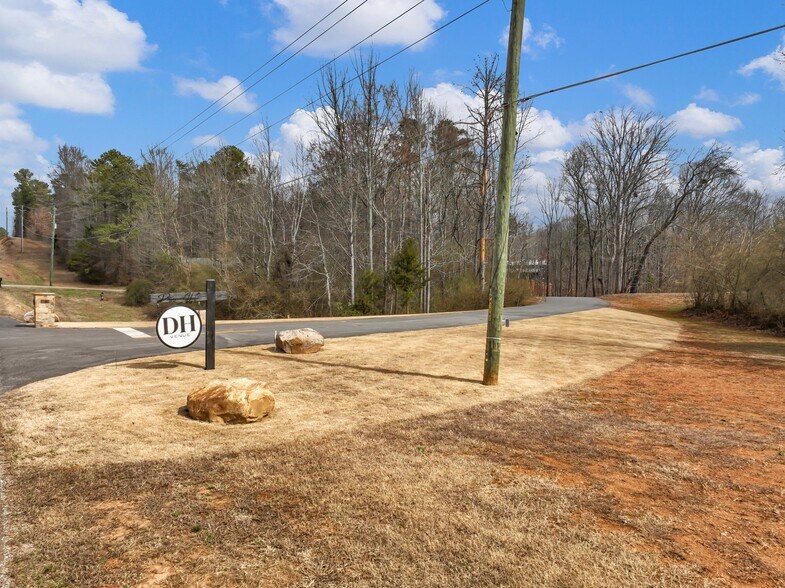 More Photos Of 3263 Tanners Mill Rd, Gainesville Specialty For Sale