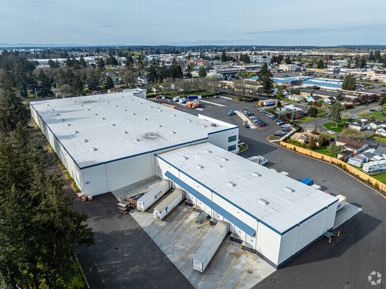 More Photos Of 8605 S 34th Ave, Lakewood Distribution For Lease