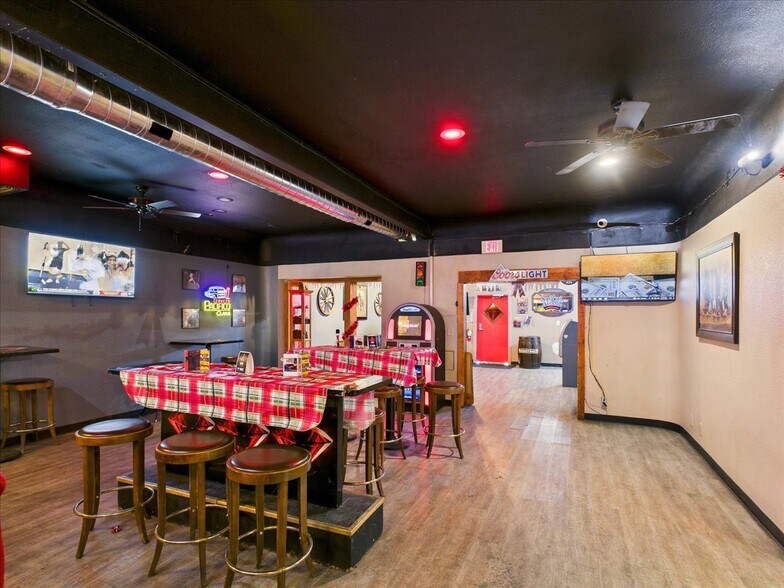 More Photos Of 1700 S Pahrump Valley Blvd, Pahrump Storefront For Sale