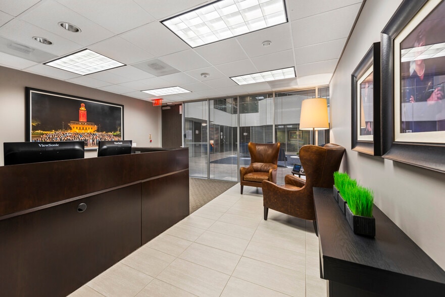More Photos Of 3104 Edloe St, Houston Office For Sale