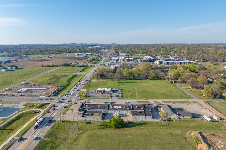 More Photos Of 8108 E Memorial St, Bixby Unknown For Lease