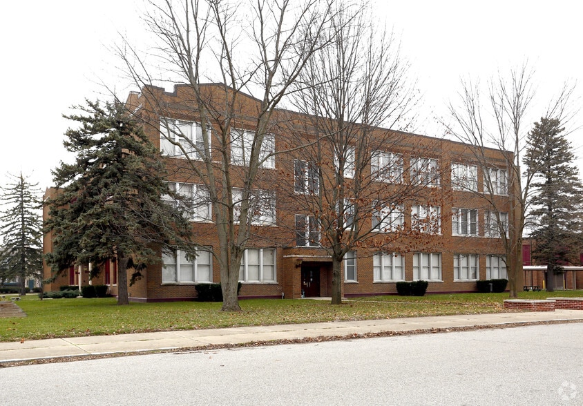More Photos Of 600 W North St, Greenfield Apartments For Sale