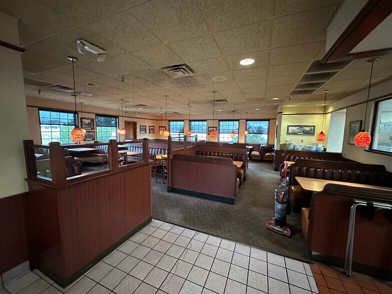 More Photos Of 2010 Overland Ave, Billings Restaurant For Sale