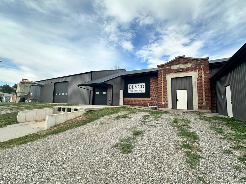 More Photos Of 1627 Dickie Rd, Billings Manufacturing For Lease