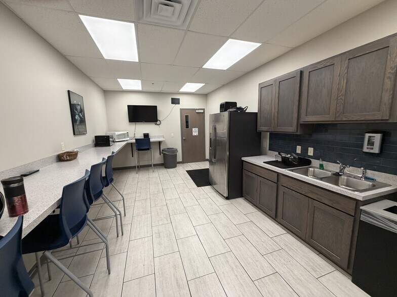 More Photos Of 9180 E 35th St, Wichita Warehouse For Lease