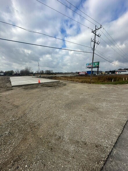 More Photos Of 2502 N Sylvania Ave, Sturtevant Service For Lease