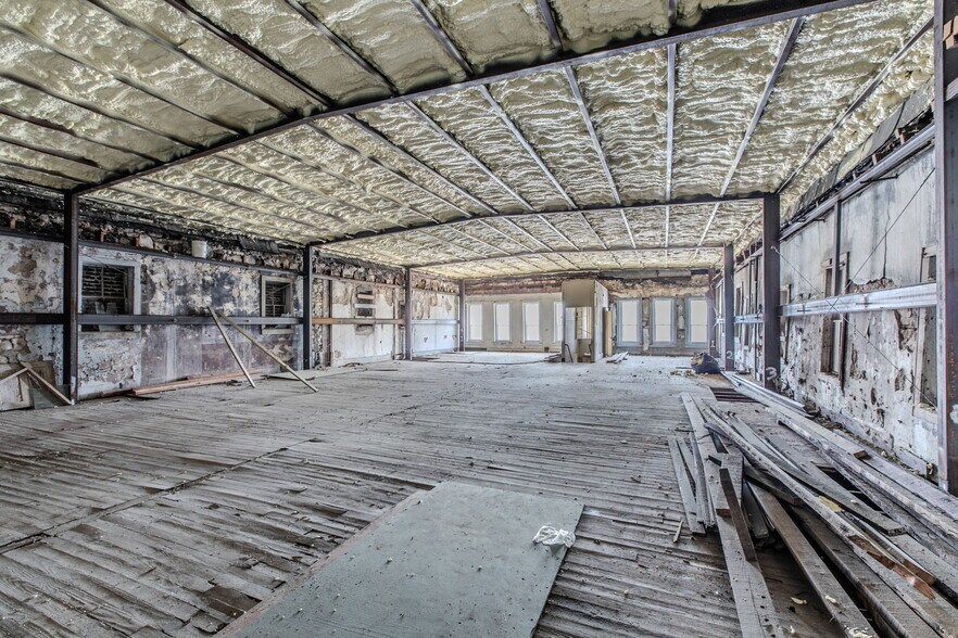 More Photos Of 221 S Main St, McGregor Storefront Retail Office For Sale