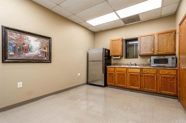 More Photos Of 850 Simon Rd, Conway Office For Sale