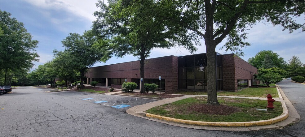 More Photos Of 801-899 Brightseat Rd, Landover Flex For Lease