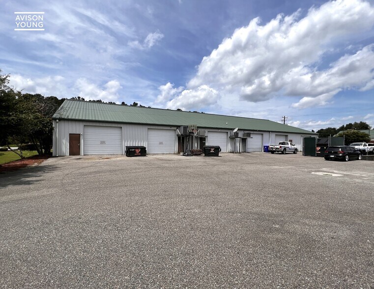 More Photos Of 7178 Cross County Rd, Charleston Showroom For Lease