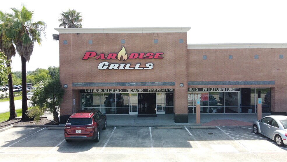 More Photos Of 19053 Interstate 45 N, Shenandoah Freestanding For Lease