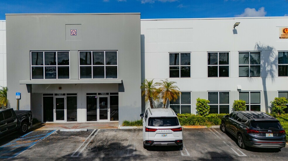 More Photos Of 7851-7863 NW 46th St, Doral Warehouse For Sale