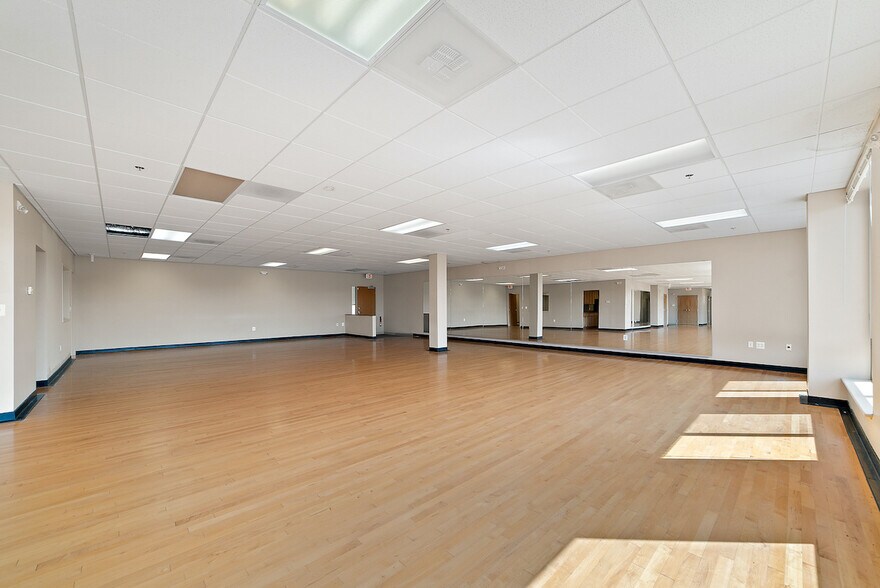 More Photos Of 44320 Premier Plaza, Ashburn Office For Sale