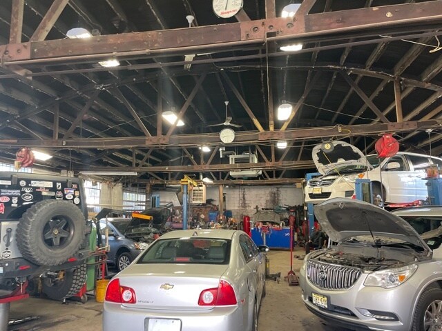 More Photos Of 15 New Cedar, Hamilton Auto Repair For Sale