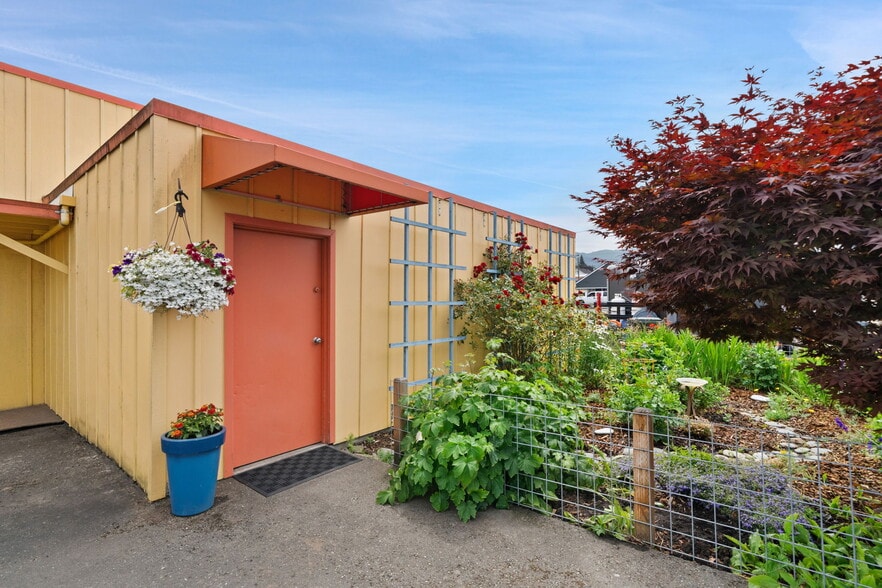 More Photos Of 710 S Lincoln St, Port Angeles General Retail For Sale