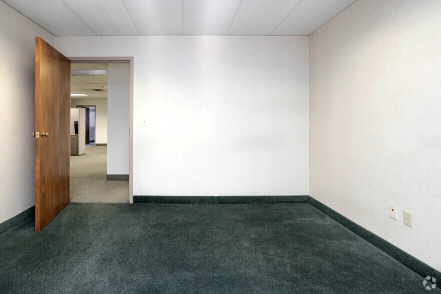 More Photos Of 10-22 E Main St, Rochester Office For Lease