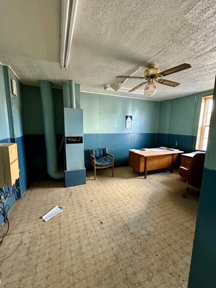 More Photos Of 9420 SE 3rd Ave, Amarillo Showroom For Sale