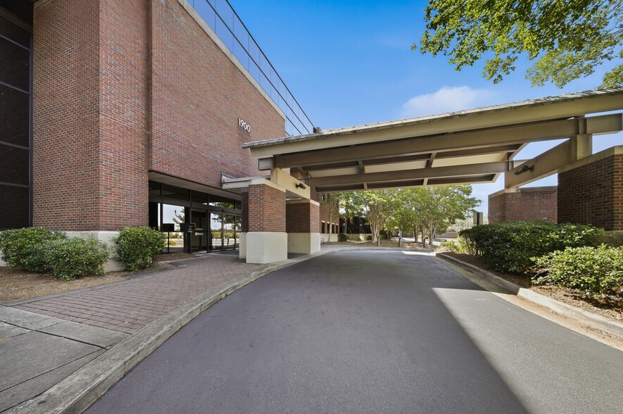 More Photos Of 1900 10th Ave, Columbus Medical For Lease