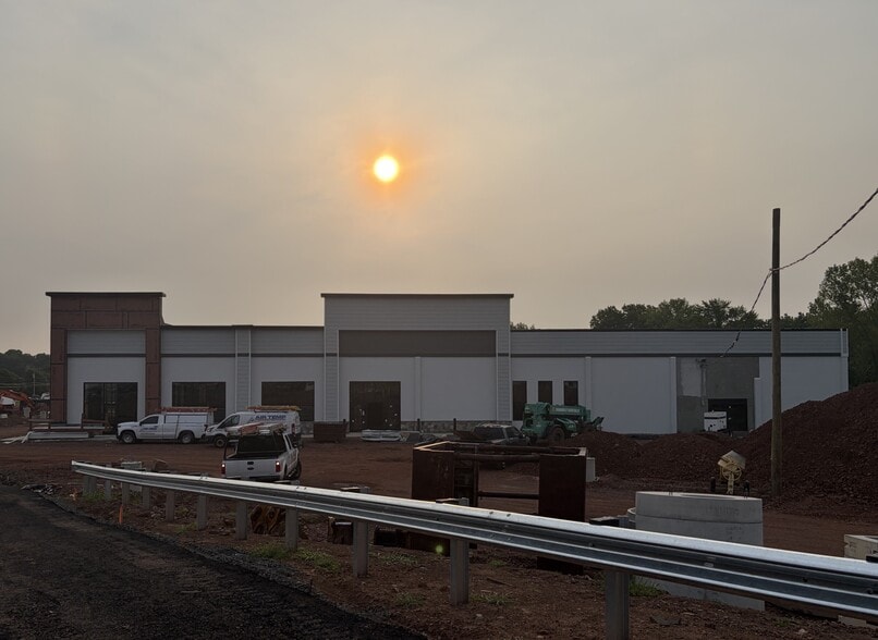 More Photos Of 337 Berlin Tpke, Berlin General Retail For Lease