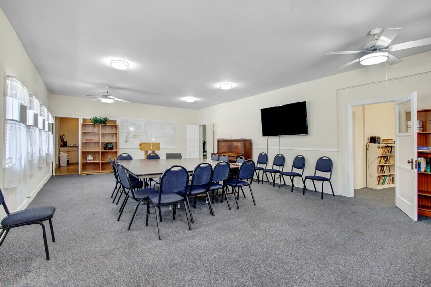 More Photos Of 724 S Glenoaks Blvd, Burbank Religious Facility For Sale