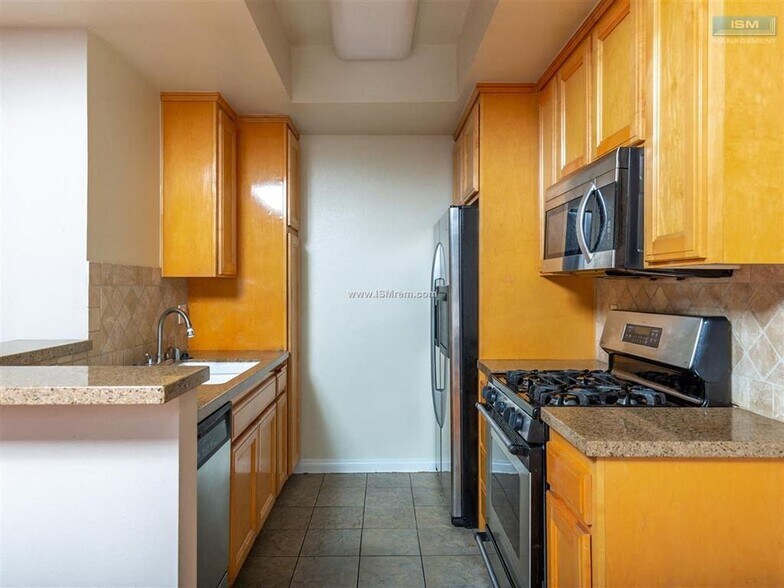 More Photos Of 1239 W 30th St, Los Angeles Apartments For Sale