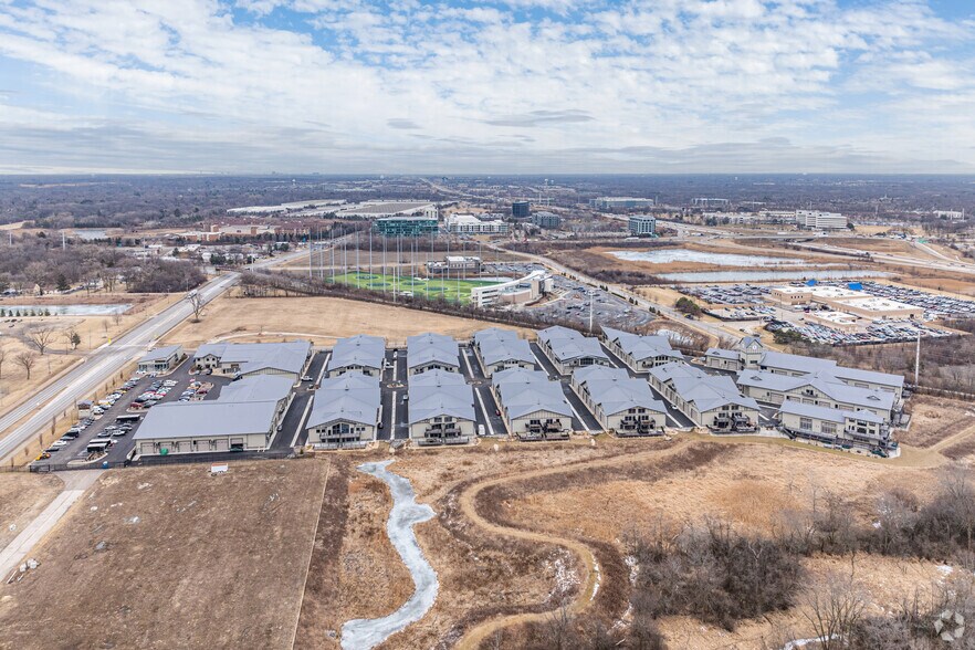 More Photos Of 2108-2260 Ferry Rd, Naperville Showroom For Sale