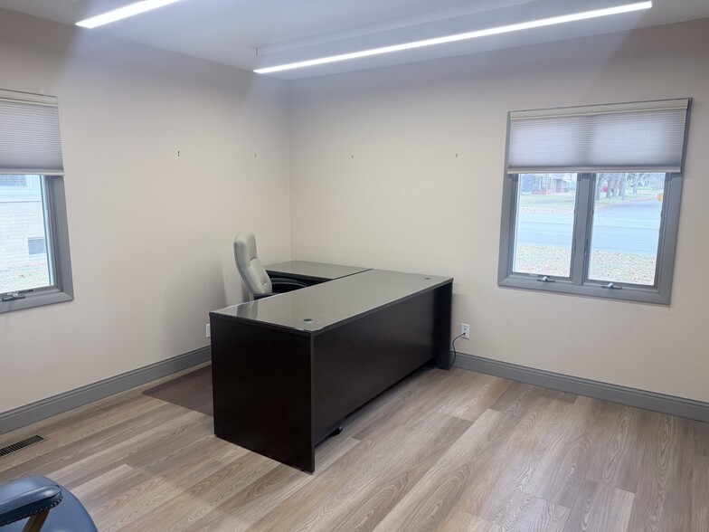 More Photos Of 700 N River Dr, Kankakee Office For Sale