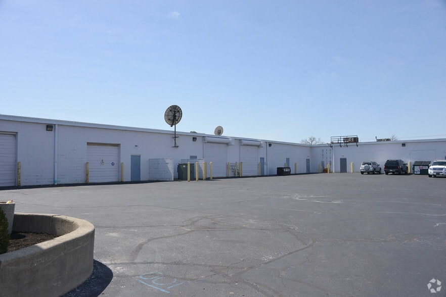 More Photos Of 4900 Parkway Dr, Mason Flex For Lease