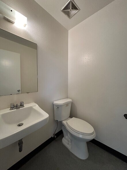 More Photos Of 934 W Grant Rd, Tucson Flex For Sale