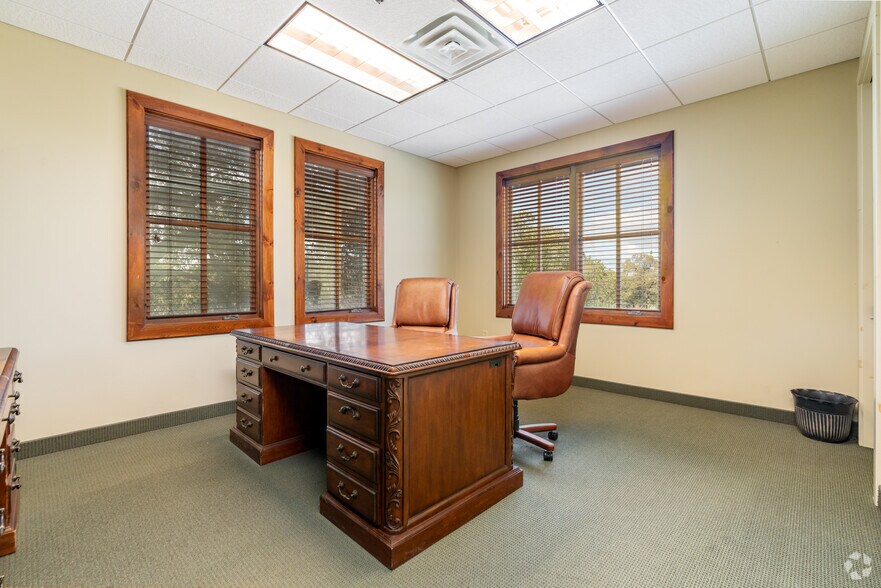 More Photos Of 1121 S Carroll Ave, Southlake Office For Sale