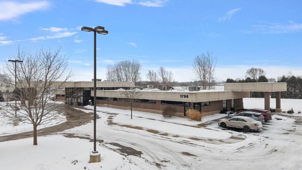 More Photos Of 1794 N Lapeer Rd, Lapeer Medical For Sale