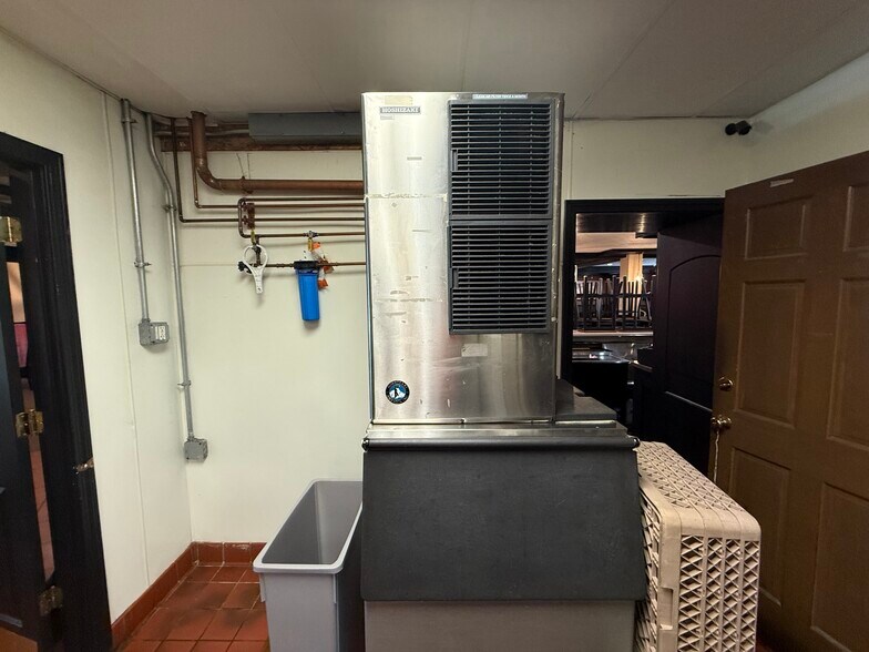 More Photos Of 249 Main St, Rutland Apartments For Lease