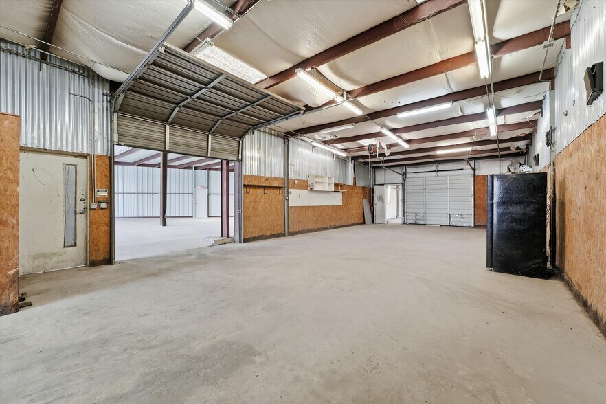 More Photos Of 8438 Windfern Rd, Houston Light Manufacturing For Lease