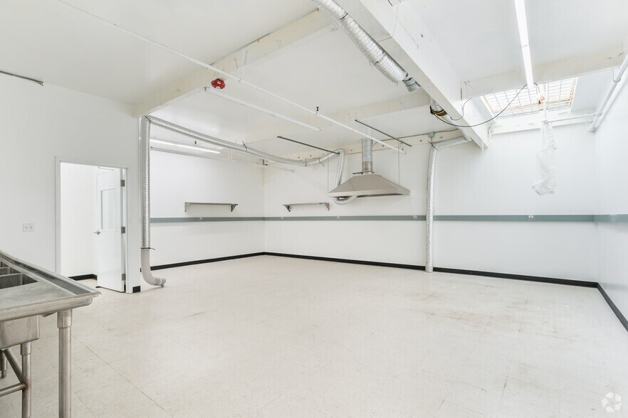 More Photos Of 414-420 Lesser St, Oakland Warehouse For Sale