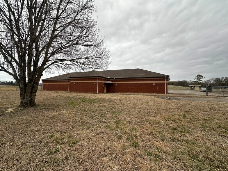 More Photos Of 645 Lucy Black Rd, Bolivar Office Residential For Sale