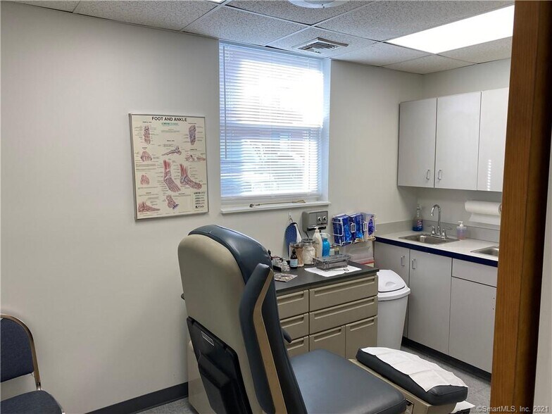 More Photos Of 385 Main St, West Haven Medical For Lease