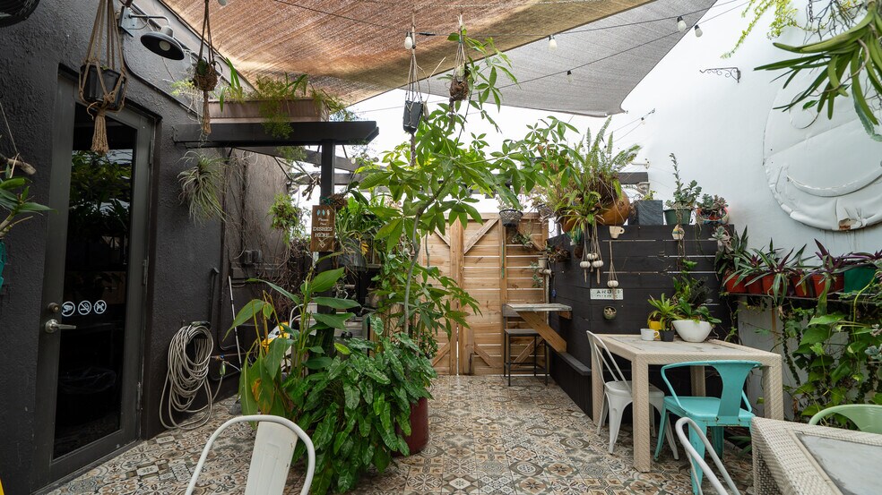 More Photos Of 201-205 NE 31st St, Oakland Park Restaurant For Lease