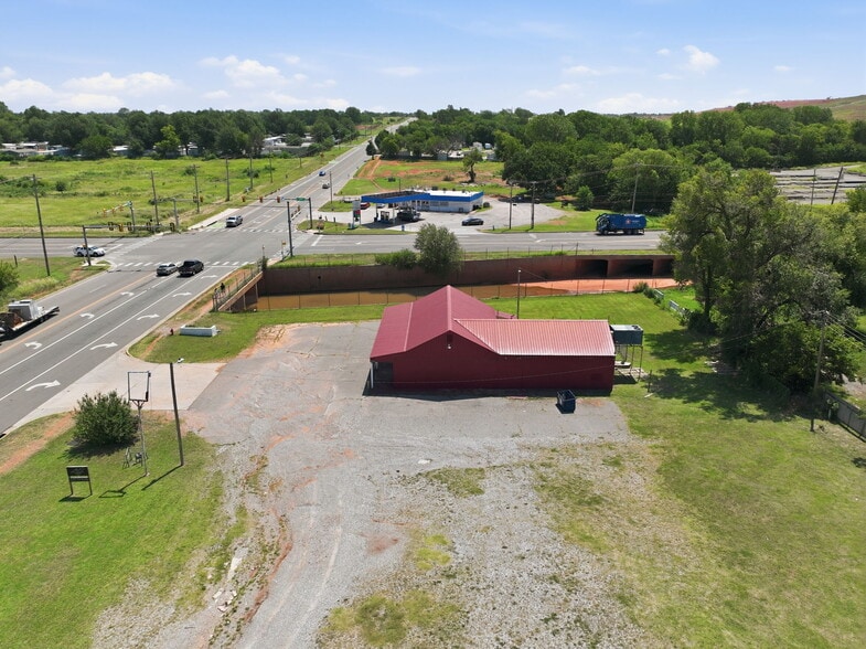 More Photos Of 1900 SE 59th Dr, Oklahoma City Bar For Sale