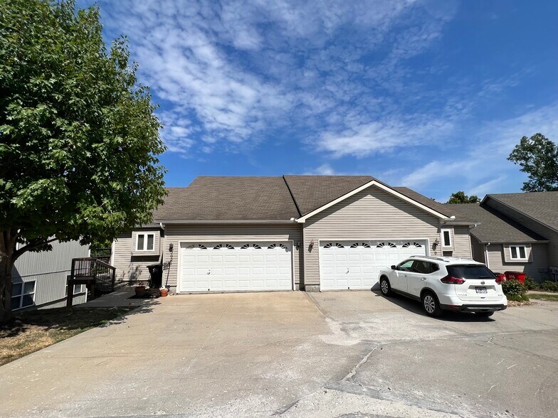 More Photos Of 3005-3033 S Shrank Cir, Independence Apartments For Sale