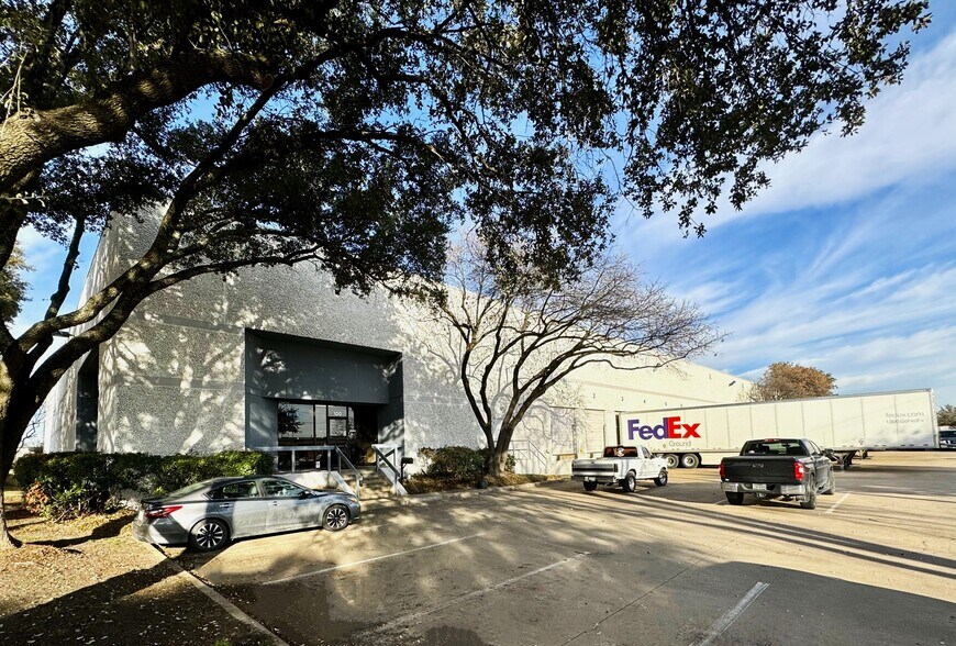 More Photos Of 10401 Miller Rd, Dallas Warehouse For Lease