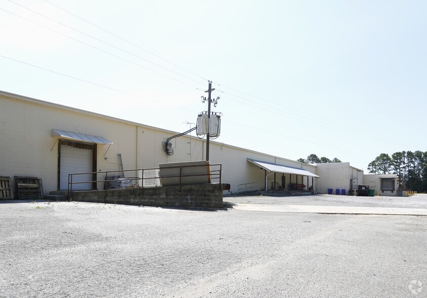 More Photos Of 841-909 W Market St, Smithfield Unknown For Lease