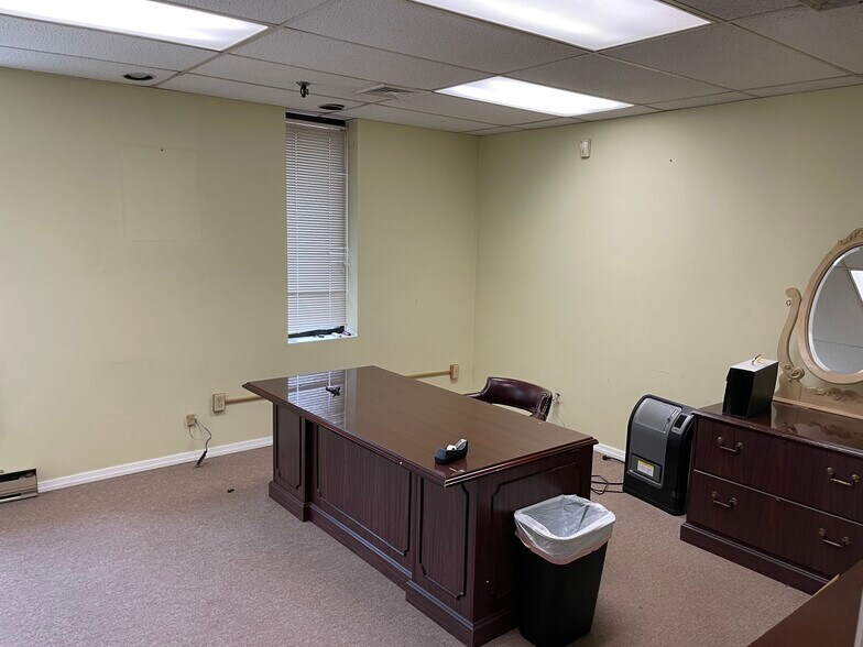 More Photos Of 4865 Arthur Kill Rd, Staten Island Warehouse For Lease