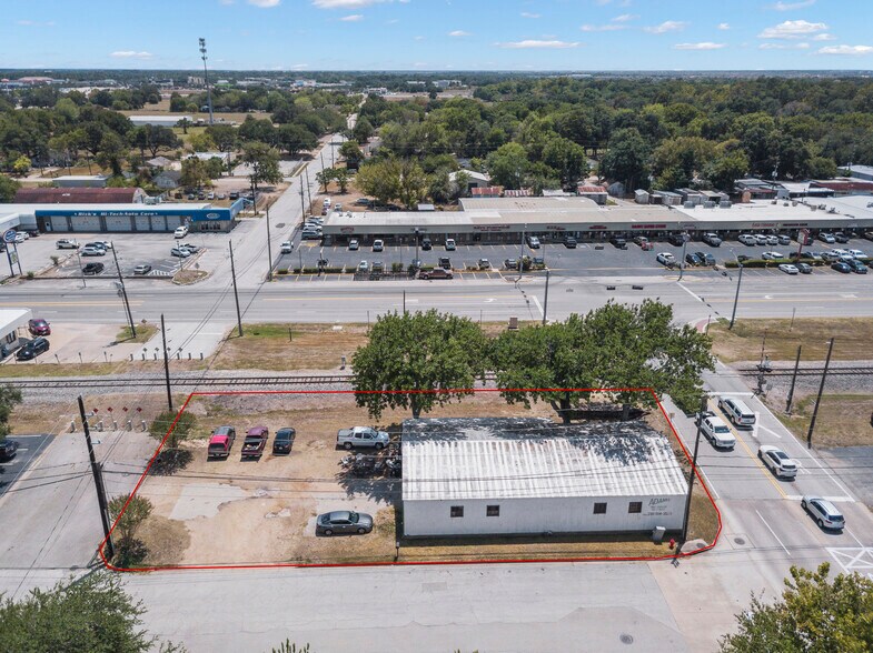 More Photos Of 800 Avenue D, Katy Warehouse For Sale