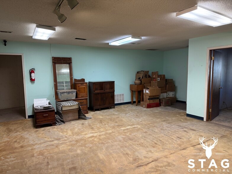 More Photos Of 318 Dallas Dr, Denton Warehouse For Lease