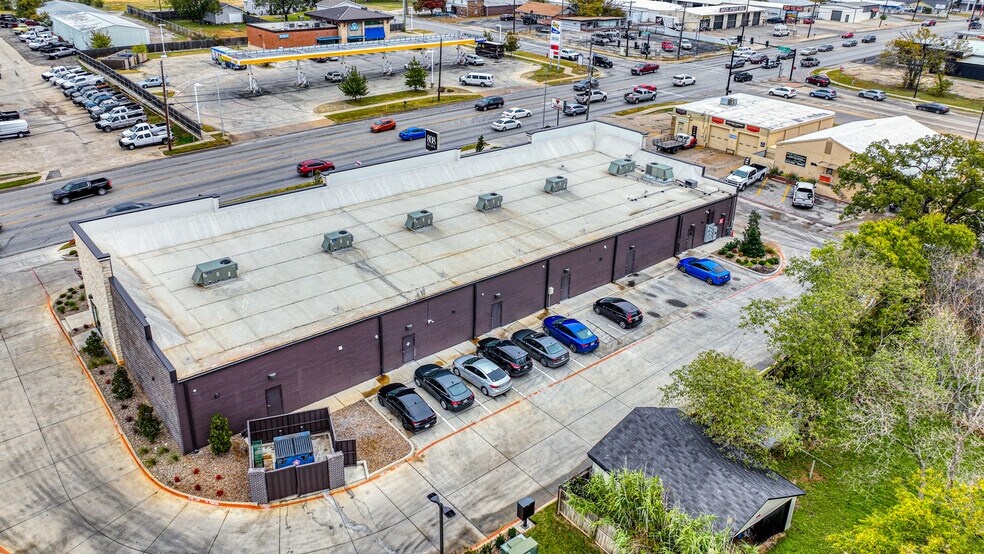 More Photos Of 808 Fort Worth Hwy, Weatherford Storefront Retail Office For Lease